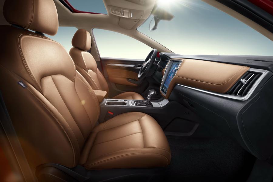 Интерьер Roewe i6 2017 года  (фото 17 из 17)